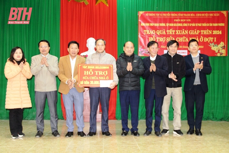 Trao quà tết, hỗ trợ sửa chữa nhà cho hộ nghèo huyện Như Xuân